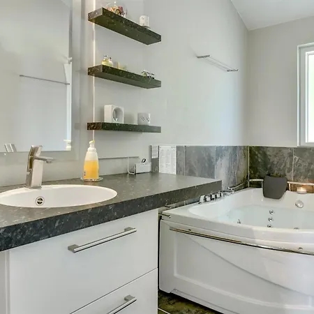 Casa vacanze Helena - 250m From The Sea By Interhome