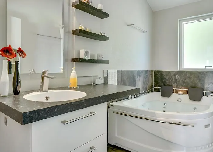 Ferienhaus Helena - 250m From The Sea By Interhome